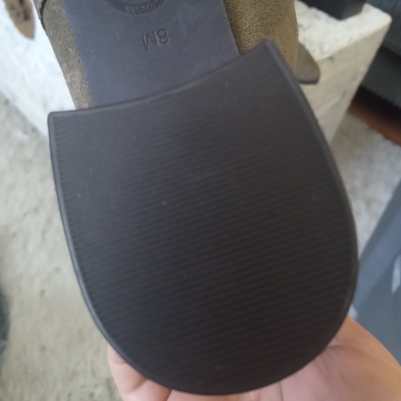 🆕⭐ Michael Kors Olive green suede booties - Picture 10 of 11